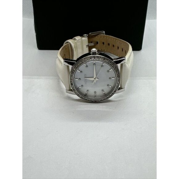 DNKY NY-8015 Women's White Leather Analog Dial Quartz Genuine Wrist Watch JNA175 - Picture 5 of 11